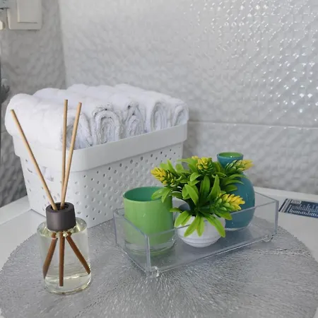 The White موستار