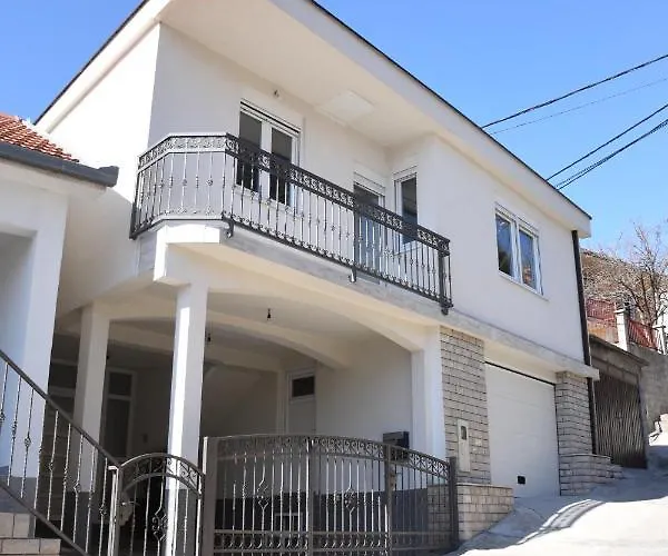 The White Apartamento *